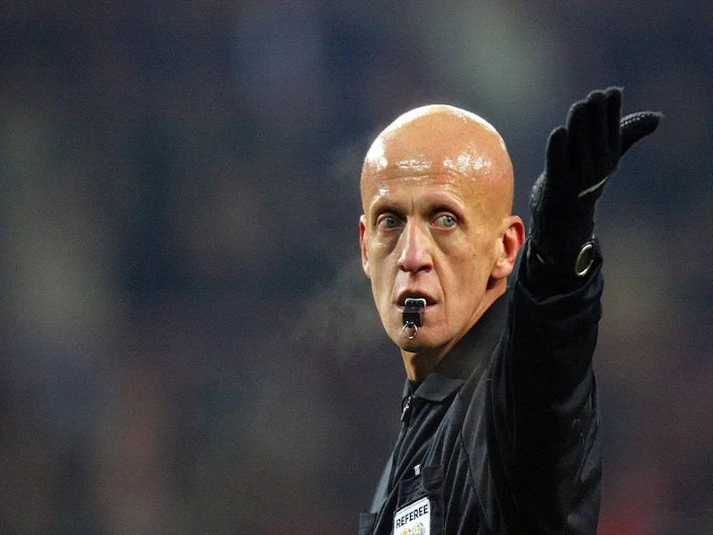 Tiểu sử trọng tài Pierluigi Collina: Biểu tượng sự công bằng 1 Tiểu sử trọng tài Pierluigi Collina về tuổi thơ và bước đầu sự nghiệp